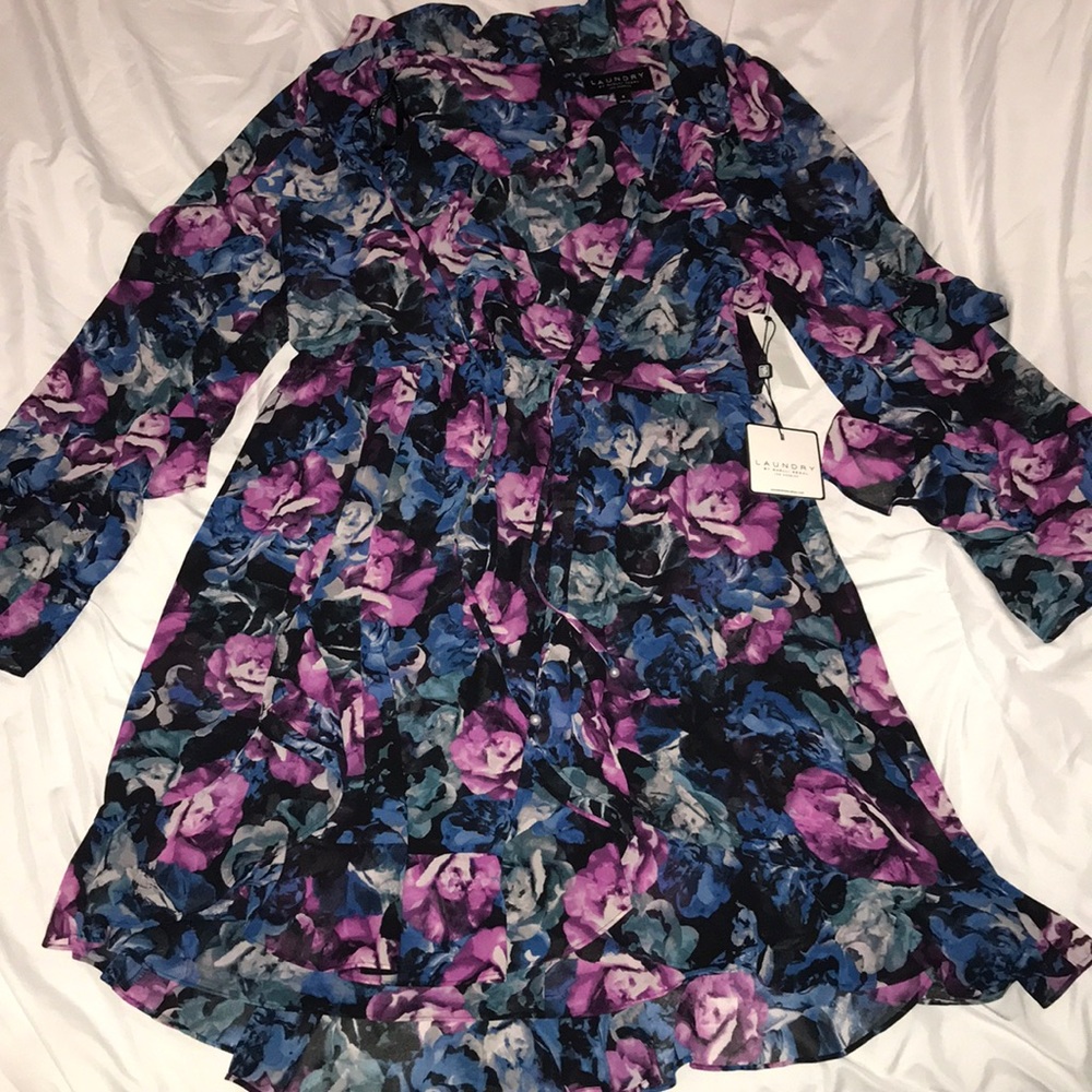 NWT short flounced dress. Size 6.